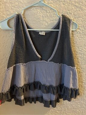 POL Two-Tone Charcoal and Light Gray Ruffle Tank